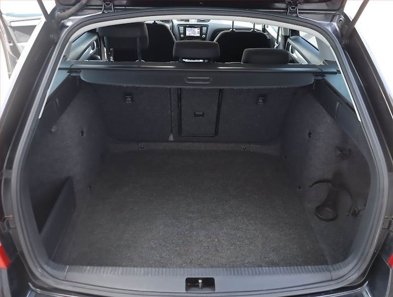 Škoda Octavia (2014) 1.6 TDI, Navi, Tempomat - fotka 14 z 16