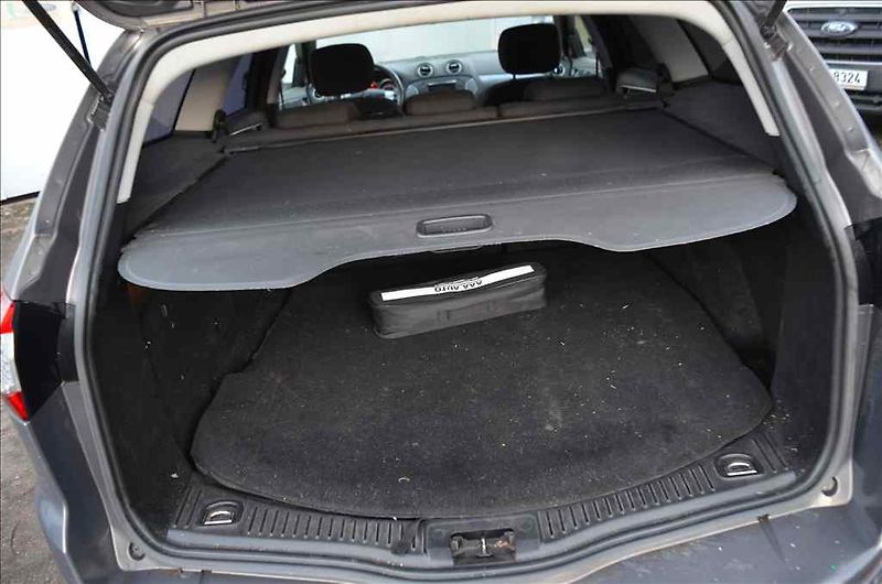 Ford Mondeo (2010) 2,0 TDCI - fotka 21 z 22