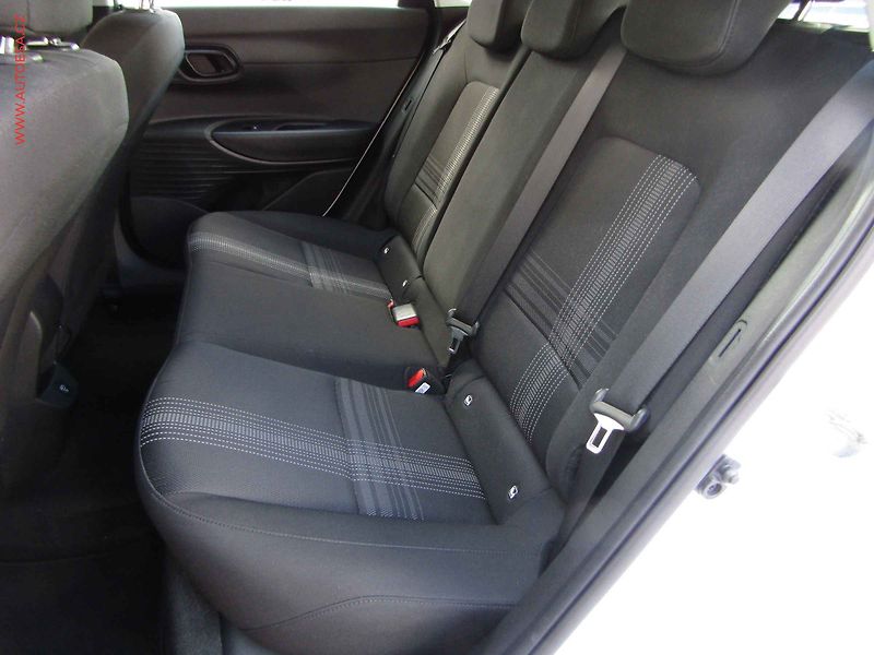 Hyundai i20 (2024) 1.2CVVT, 1.maj,ČR, STK8/28 - fotka 10 z 22