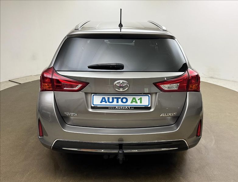 Toyota Auris 1,4 66kW NAVI KAMERA TAŽNÉ - fotka 5 z 32