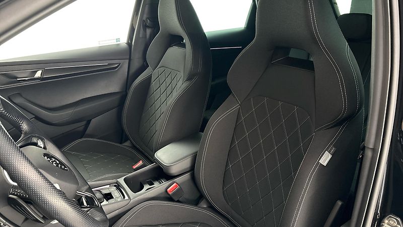 Škoda Karoq 1.5 TSI DSG Sportline - fotka 15 z 27