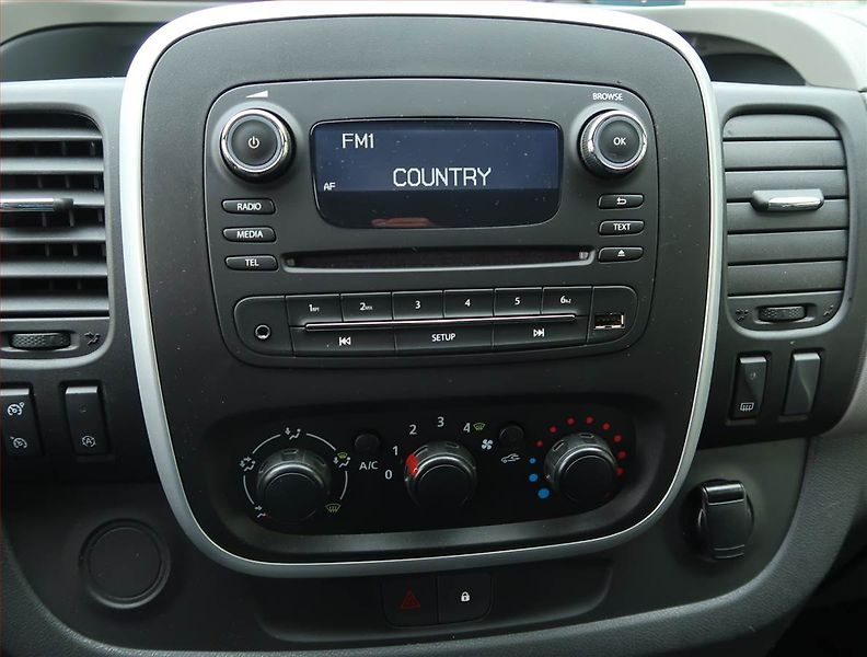 Renault Trafic (2019) 1.6 dCi, Bus, 9Míst, ČR, DPH - fotka 12 z 15