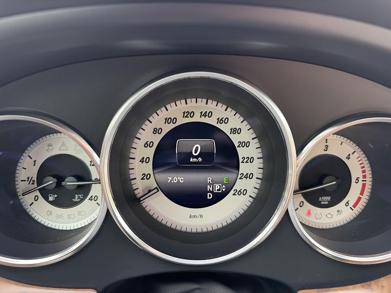Mercedes-Benz CLS 350 CDI 7G LED NAVI H/K KAMERA - fotka 20 z 45
