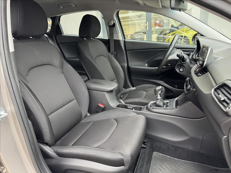 Hyundai i30 1,0 T-GDI Comfort - fotka 11 z 15