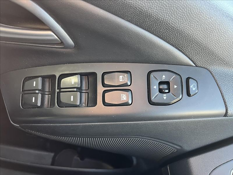 Hyundai ix35 1,7 CRDi 85KW KLIMA ALU 2xKOLA - fotka 25 z 31