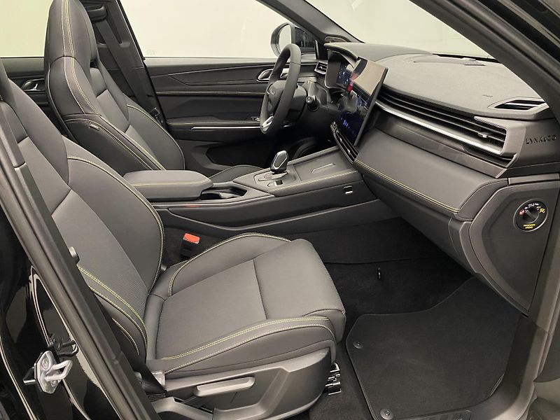 Lynk & Co 01 (2025) 01 MORE PHEV - fotka 25 z 50