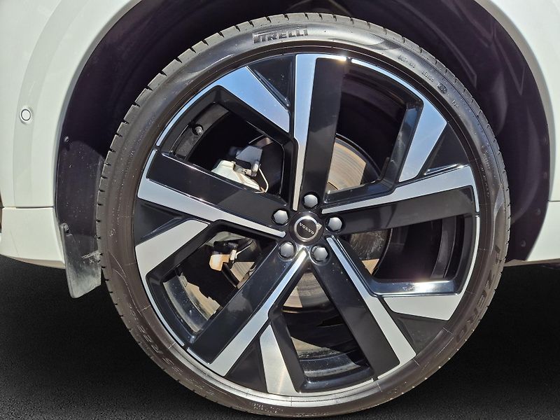 Volvo XC60 T8 ULTRA FACELIFT FULL OPTION - fotka 7 z 15