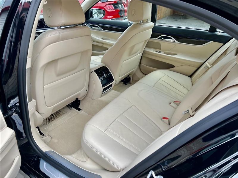 BMW Řada 7 3,0 730d xDrive záruka 2027 - fotka 13 z 61