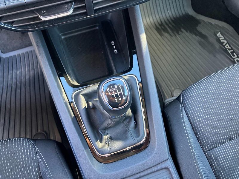 Škoda Octavia (2023) 2.0TDI AMBITION PLUS NAJ.43TKM - fotka 25 z 31