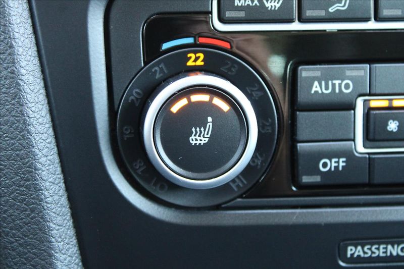 Volkswagen Golf 2,0 TDI  TAŽNÉ,SERVIS,MATCH - fotka 14 z 38