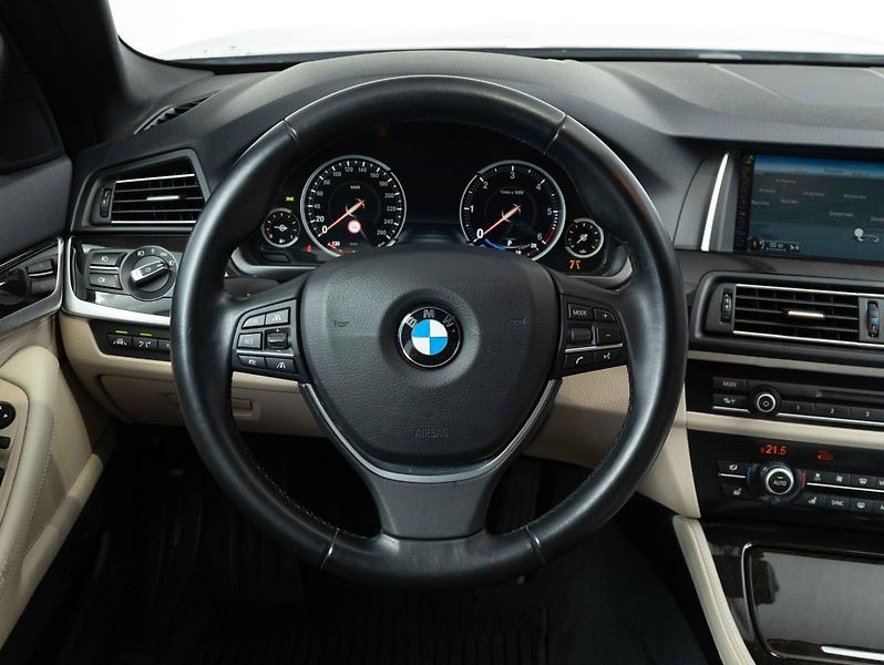 BMW Řada 5 530d xDrive Sedan - fotka 13 z 22