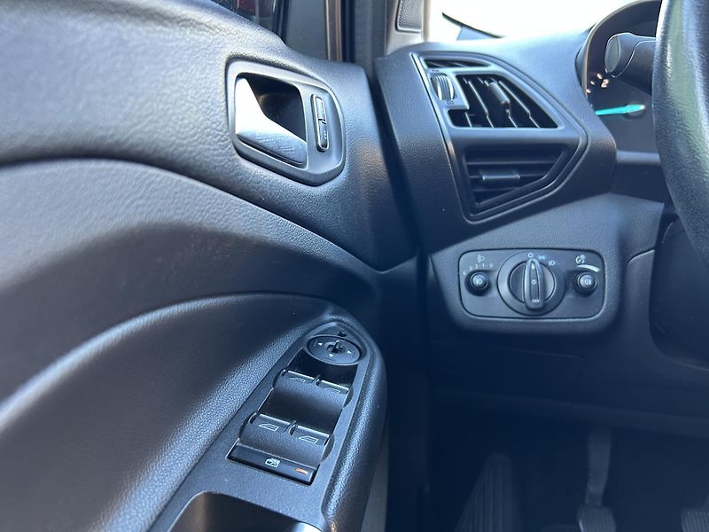 Ford Kuga (2017) 2.0 TDCi 110KW 4x4 - fotka 22 z 25