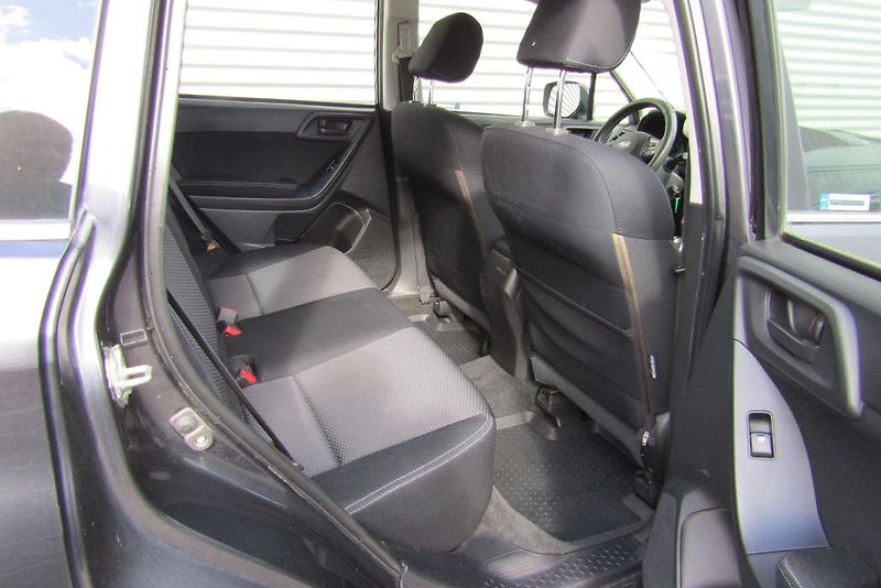 Subaru Forester (2014) 2,0D  6MT 1.maj.ČR plný servis - fotka 34 z 37
