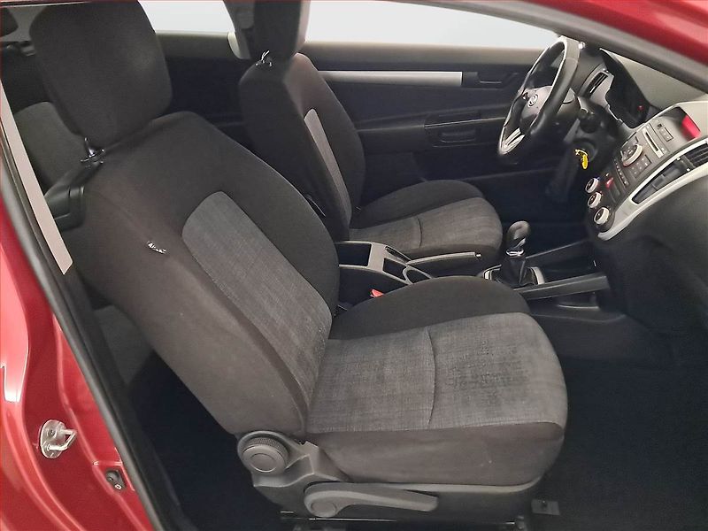 Kia Ceed (2011) 1.6 CVVT, po STK, jezdí dobře - fotka 9 z 15