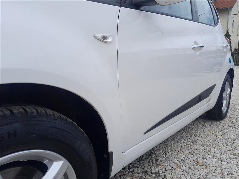 Hyundai ix20 1,4i16V 66 kW - fotka 13 z 48