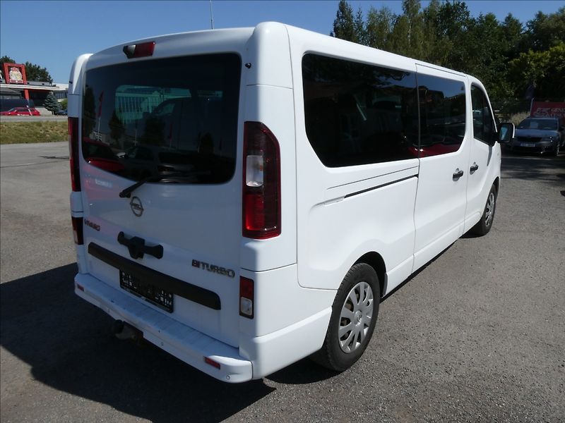 Opel Vivaro 1,6 BiCDTi 107kW Long,8.MÍST,n - fotka 9 z 41