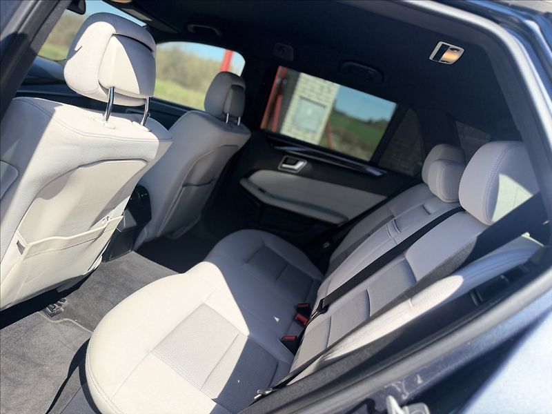 Mercedes-Benz Třídy E 250CDI 4-MATIC NOVÉ V ČR - fotka 24 z 35