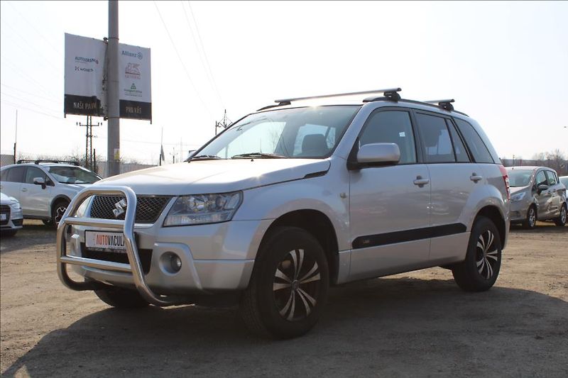 Suzuki Grand Vitara 2,0 i + LPG  LPG,4 x 4,TAŽNÉ - fotka 1 z 27