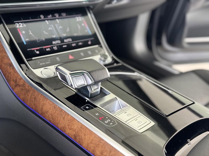 Audi A8 50TDI Q*Vzduch*REZERVACE! - fotka 31 z 49