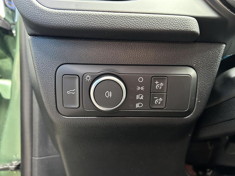 Ford Kuga 2.5Hybrid PHEV 134kW ST-Line X - fotka 20 z 37