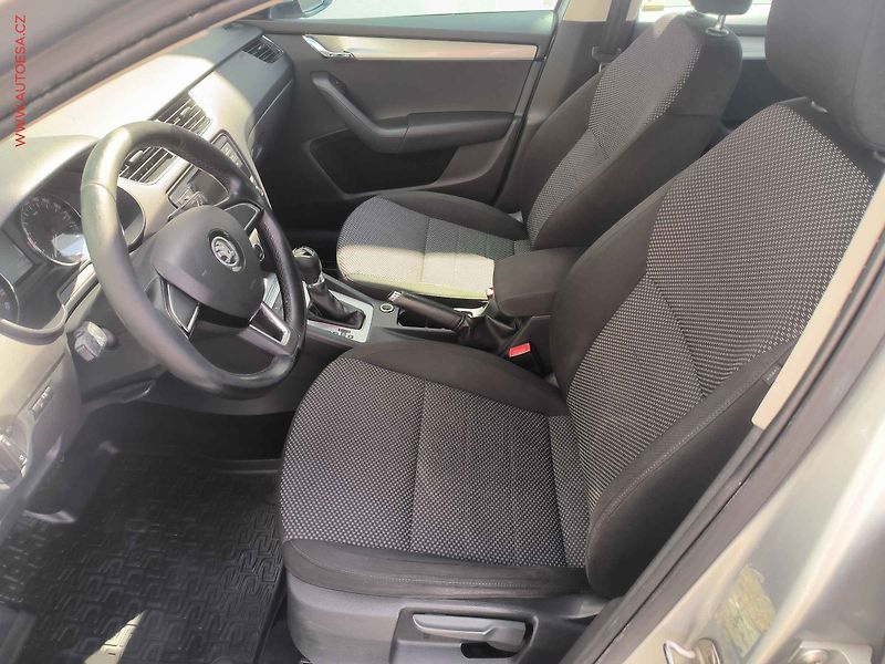 Škoda Octavia (2017) 1.6 TDi, ČR, DSG - fotka 9 z 17