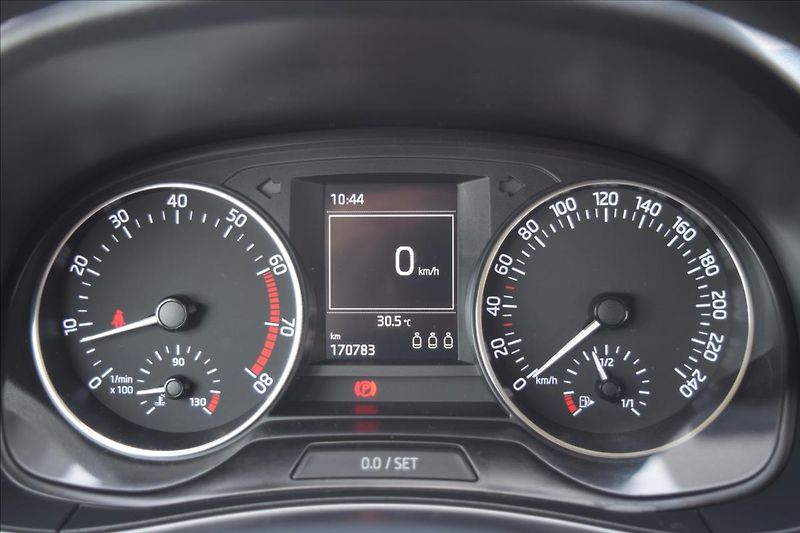 Škoda Fabia 1,2 TSI 66KW TOP VÝBAVA - fotka 40 z 49