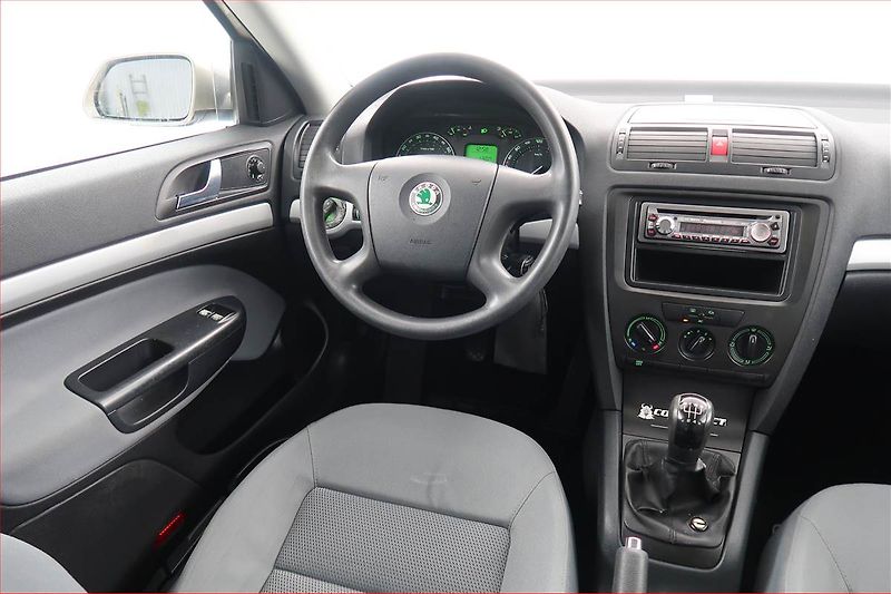 Škoda Octavia (2005) Ambiente 1.6, nová STK - fotka 7 z 14