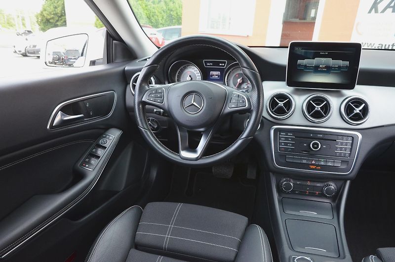 Mercedes-Benz CLA (2017) 220d 130kW AT / Bi-XENON - fotka 22 z 39