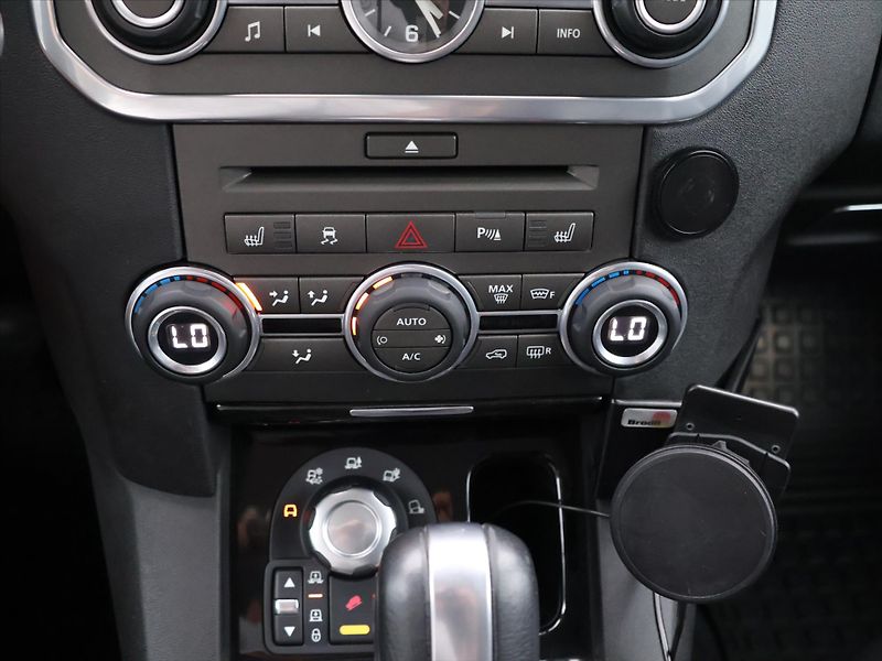 Land Rover Discovery 3,0 TDV6 HSE CZ - fotka 18 z 27