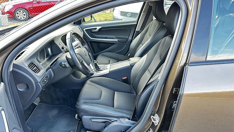 Volvo V60 (2016) D4 CROSSCOUNTRY 140KW AUTOMAT - fotka 12 z 26