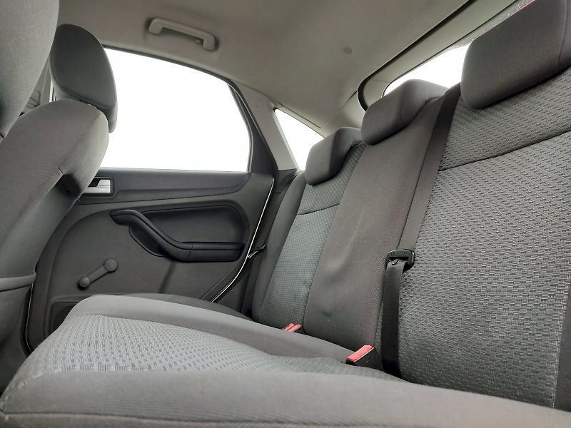 Ford Focus (2006) 1,6 i 74 Kw Automat - fotka 20 z 31