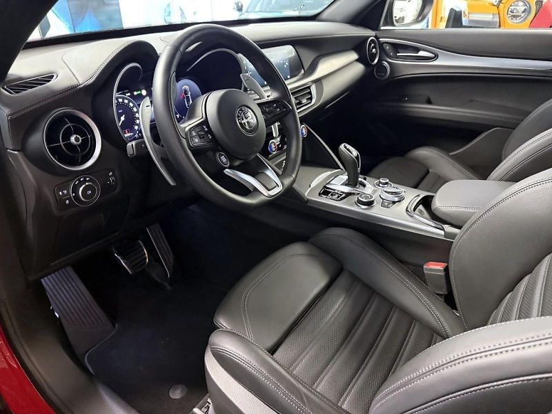 Alfa Romeo Stelvio (2024) 2.0T 280k AT8 ZF Q4 4x4 Veloce - fotka 6 z 20