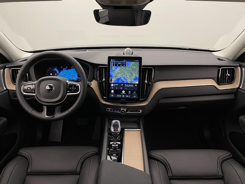 Volvo XC60 B5 AWD ULTRA CZ 1.maj - fotka 2 z 52