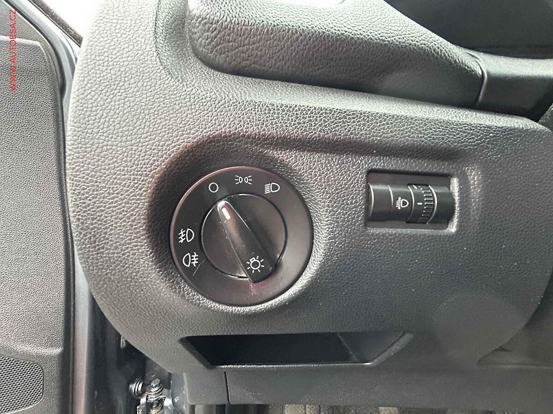 Škoda Fabia (2008) 1.4 16V, ČR, AC, park.asist - fotka 13 z 15