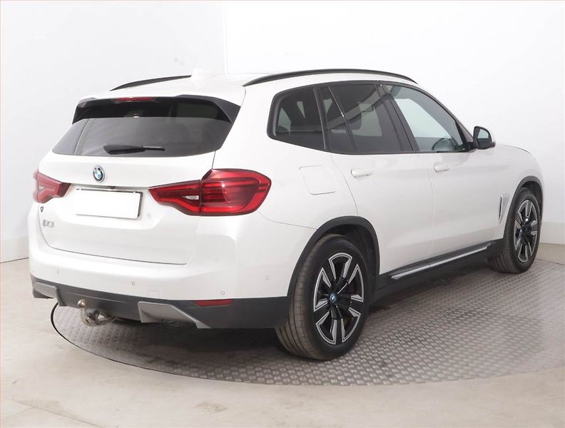 BMW iX3 (2022) 80 kWh, SoH 97% - fotka 5 z 22