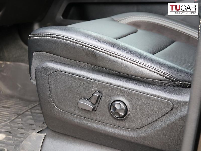 RAM 1500 (2024) Laramie 5.7 V8 HEMI E-Torque - fotka 35 z 38