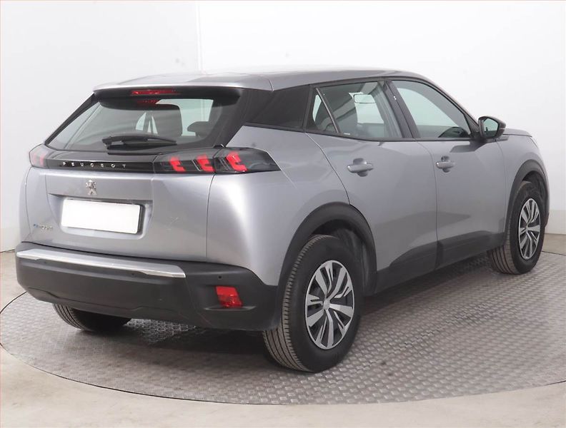 Peugeot 2008 (2023) Active Pack 50 kWh, SoH 97% - fotka 5 z 18