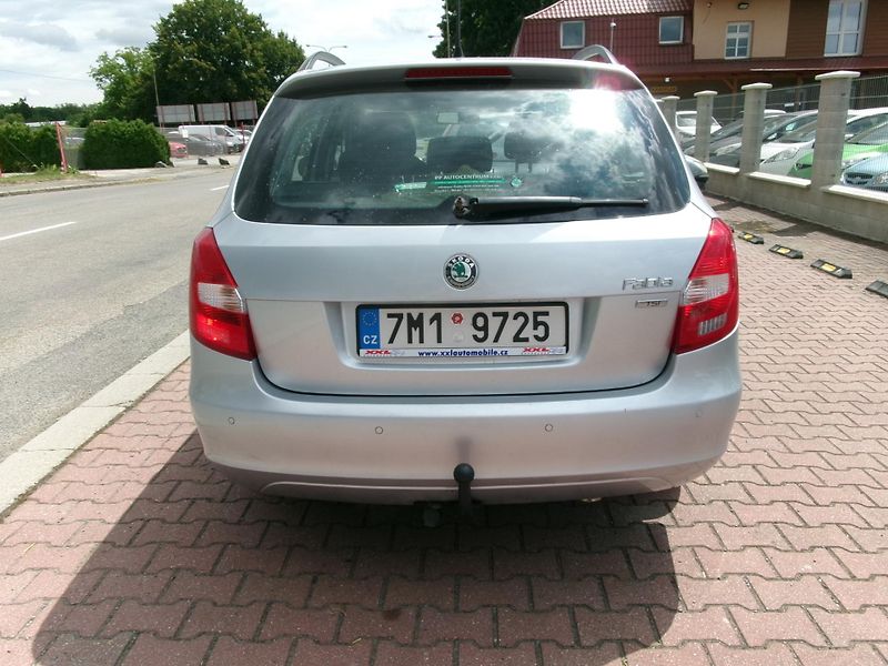 Škoda Fabia (2011) 1,2TSi ELEGANCE AC ALU VÝHŘEV - fotka 7 z 27