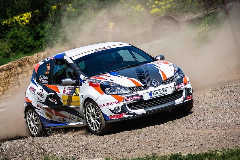 Jiří Hladík se svým zbrusu novým vozem Renault Clio Rally5 Phase II.
