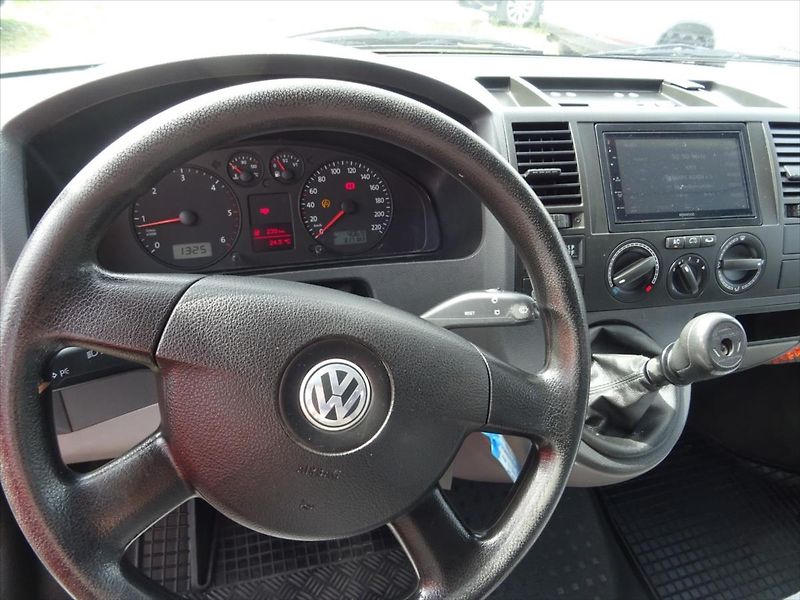 Volkswagen Transporter 2,5 TDi 96 kW Kat. M1 9.Míst - fotka 12 z 15