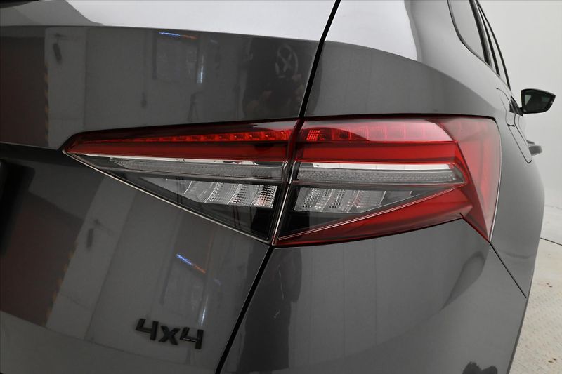 Škoda Kodiaq 2,0 TDI 147kW DSG 4x4 Sportlin - fotka 31 z 32
