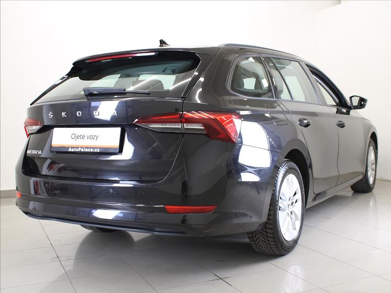 Škoda Octavia 2,0 TDi 85kW DSG Ambi. TAŽNÉ - fotka 3 z 21