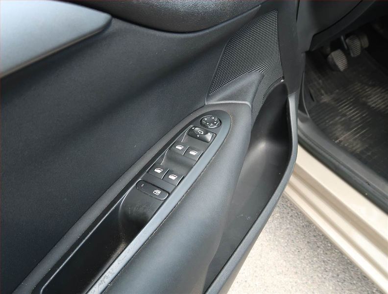 Citroën C4 (2015) 1.6 HDi, Tempomat - fotka 15 z 15