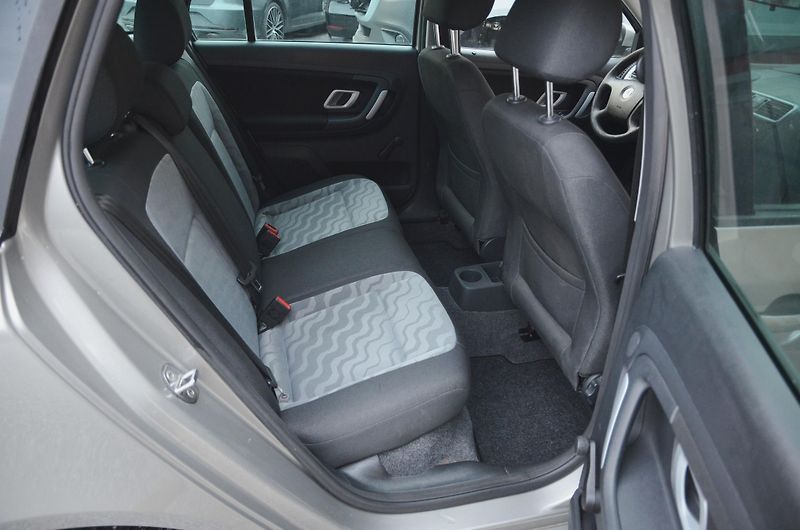 Škoda Fabia (2008) 1.4i 16V 63kW AMB / AUT. KLIMA - fotka 13 z 36