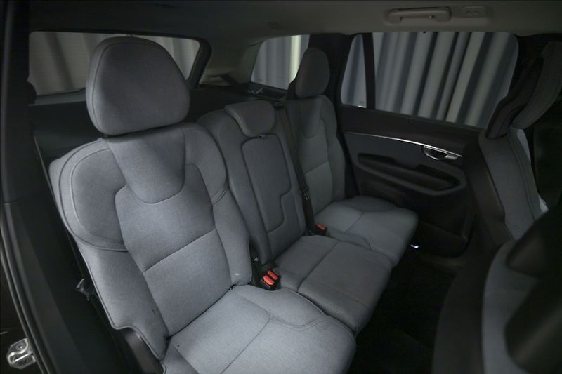 Volvo XC90 2,0 B5 AWD INSCRIPTION 7 MÍST - fotka 12 z 47