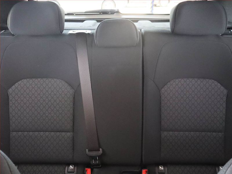 Kia Ceed (2022) Silver 1.5 T-GDI, Serv.kniha - fotka 10 z 20