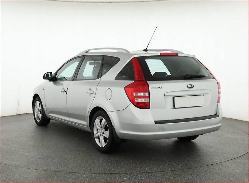Kia Ceed (2007) 1.4 CVVT, po STK, jezdí dobře - fotka 4 z 12