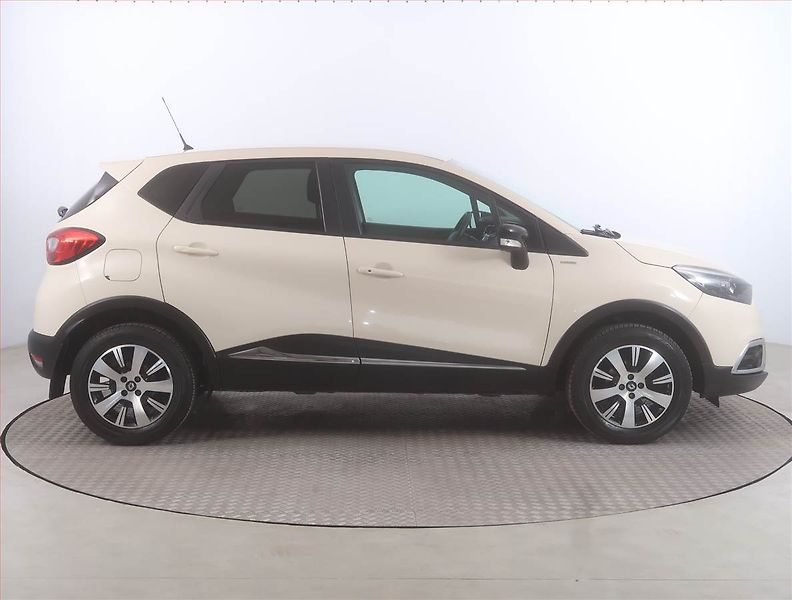 Renault Captur (2016) 0.9 TCe, Navi, Tempomat - fotka 6 z 16