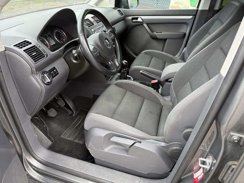 Volkswagen Touran - fotka 8 z 22
