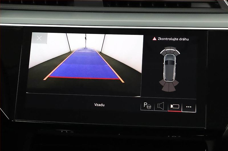 Audi e-tron (2021) S-Line 50 quattro - fotka 18 z 30